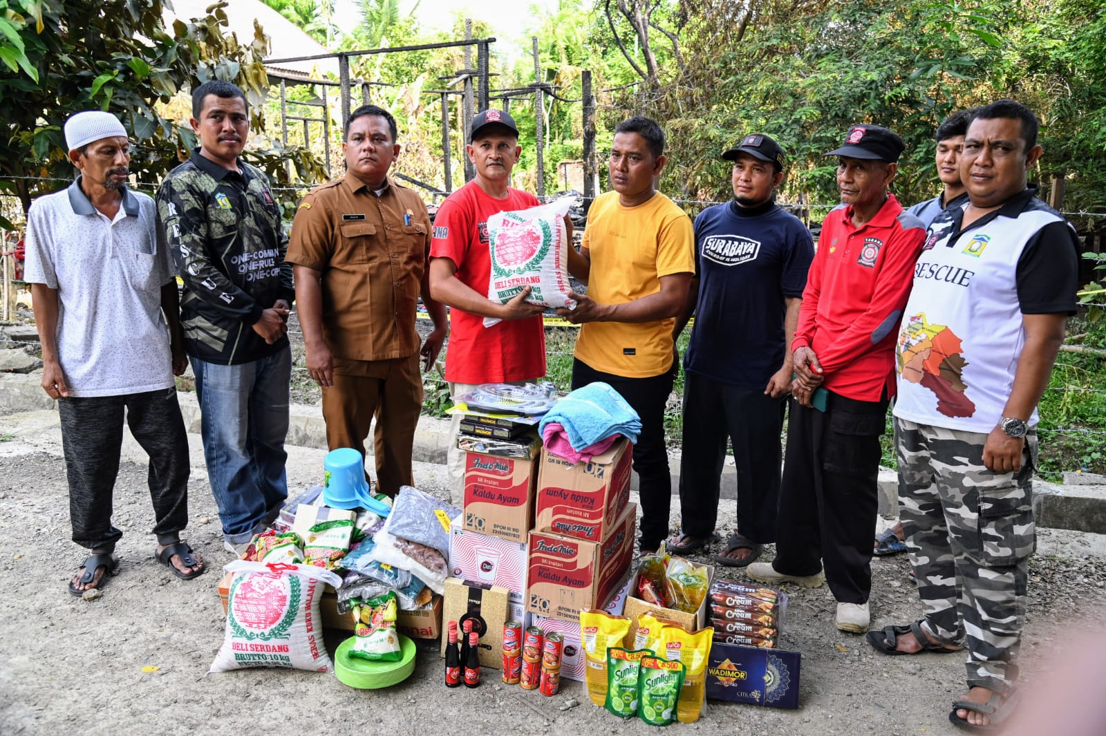 Pemkab Aceh Besar Salurkan Bantuan Untuk Korban Kebakaran