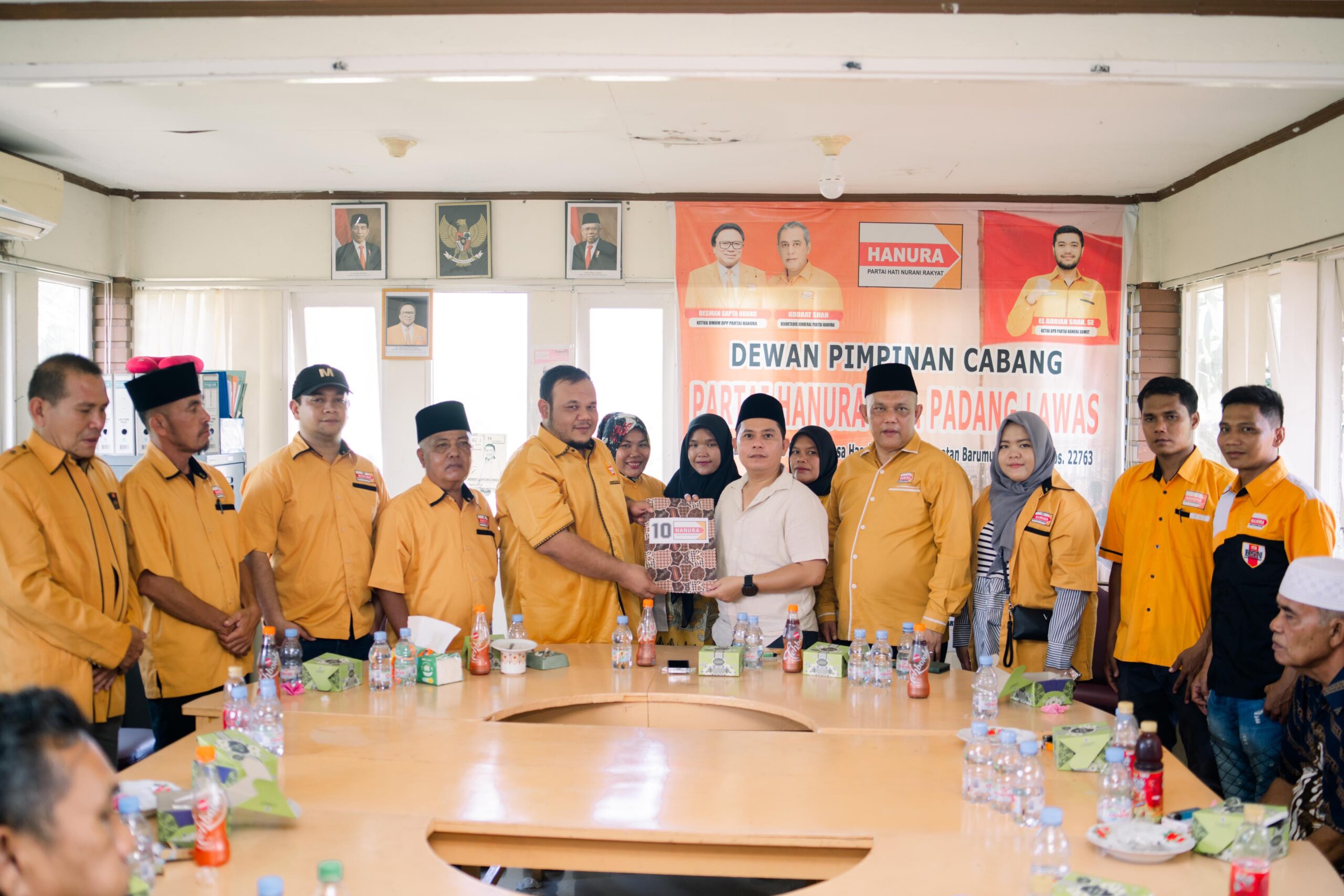 Putra Mahkota Daftar Ke Partai Hanura Dan Nasdem
