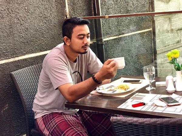 Calon Bupati Langkat Rizky Yunanda Sitepu Yang Hobi Bersarung