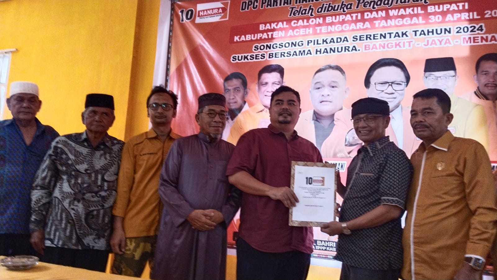 Salim Fakhry Didampingi Puluhan Tim Relawan Ambil Formulir Di Kantor Hanura