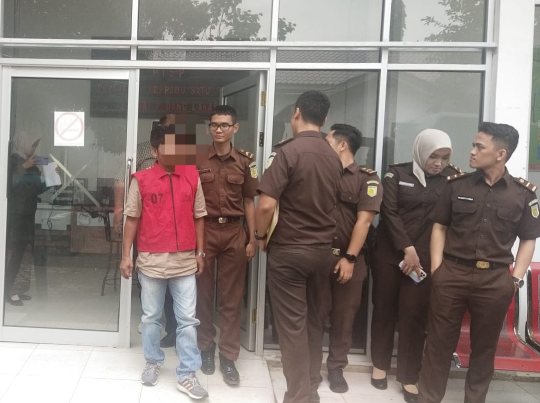 Diduga Selewengkan Dana Desa, Oknum Kades Sisoma Ditahan