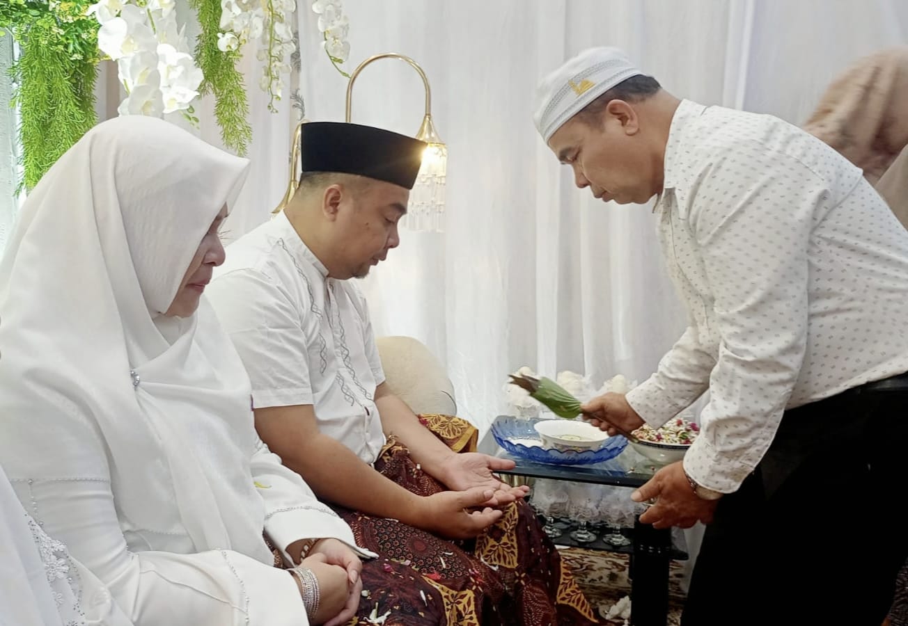 Ricky Nasution Bersama Istri Ditepungtawari Jelang Berangkat Haji