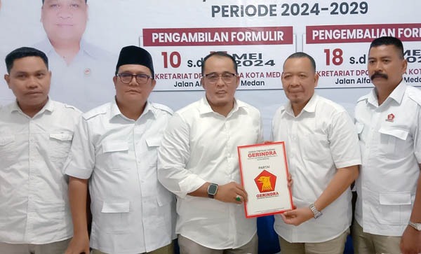 Aulia Rachman Datangi 'Rumah Sendiri' Ambil Formulir Calon Wali Kota Medan