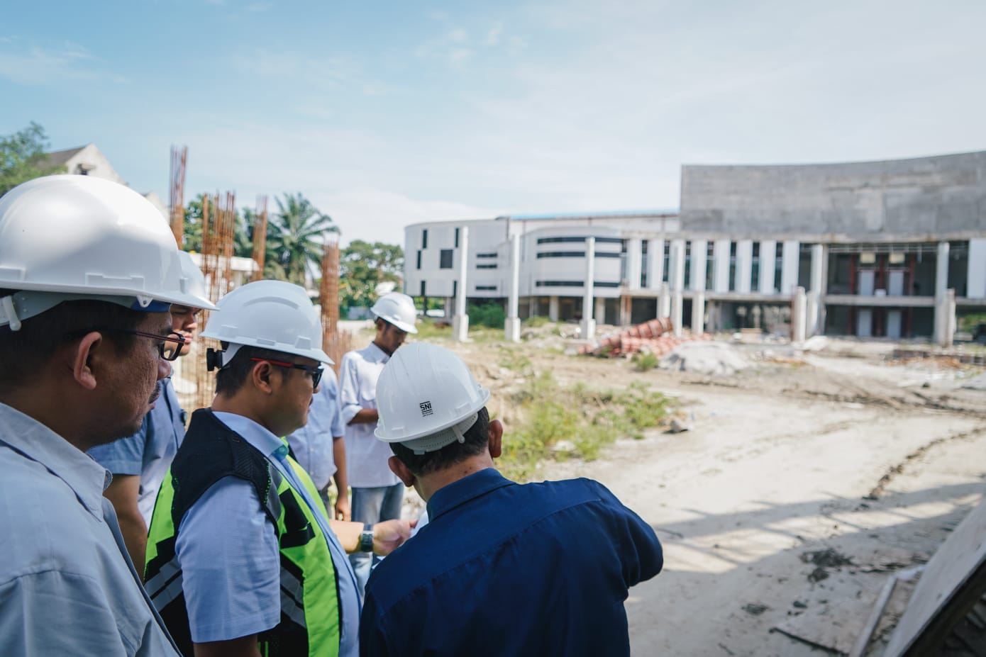 Dorong Percepatan Pekerjaan, Pj Sekda Medan Tinjau Proyek Pembangunan Gedung Kolaborasi UMKM Square