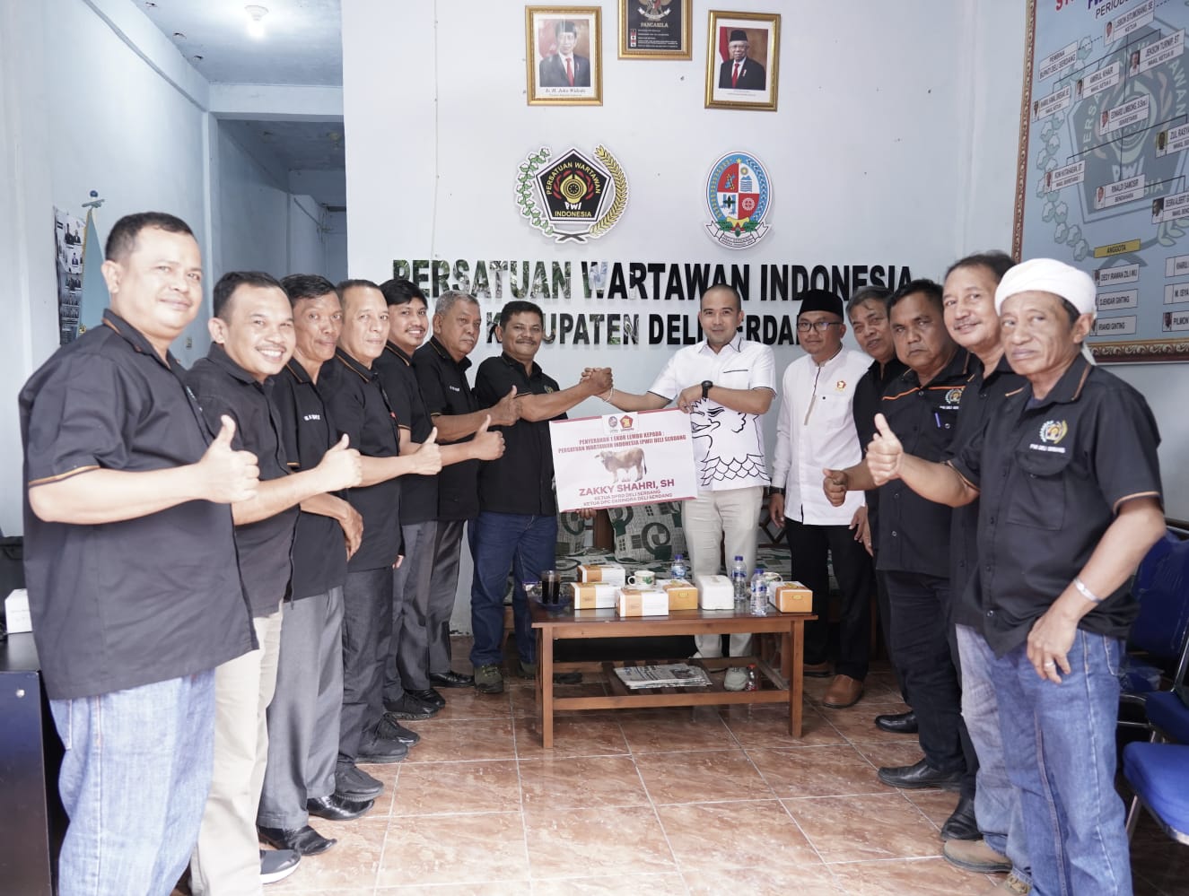 Zakky Shahri Hibahkan 10 Ekor Sapi Kurban, 1 Ekor Untuk PWI DS