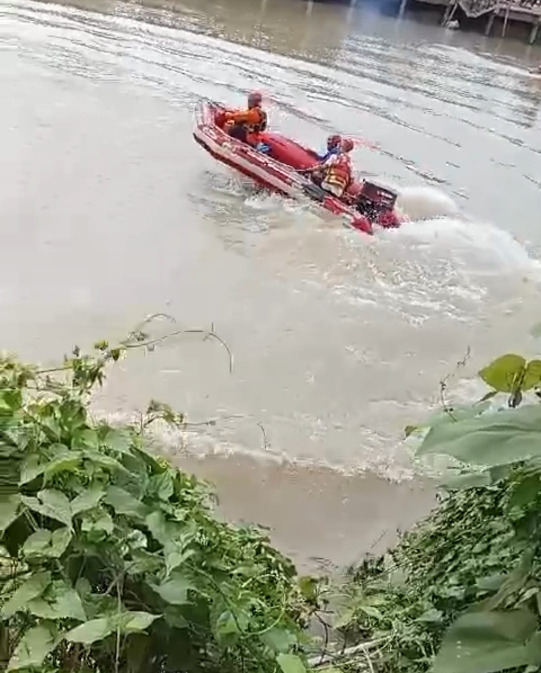 Korban Tenggelam Di Sungai Tanjung Pura Masih Dicari