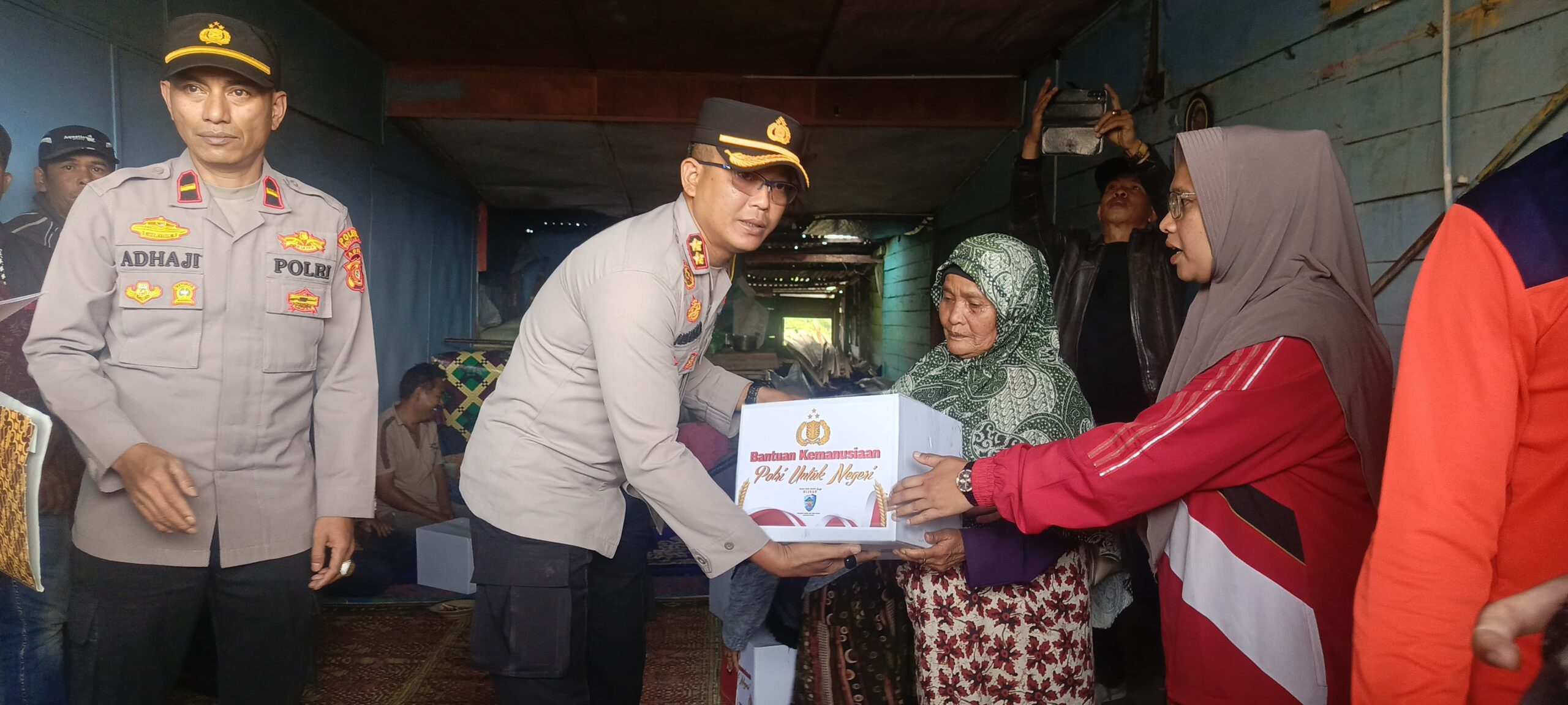 Pasca 10 Rumah Terbakar, Kapolres Bener Meriah Langsung Salurkan Bantuan