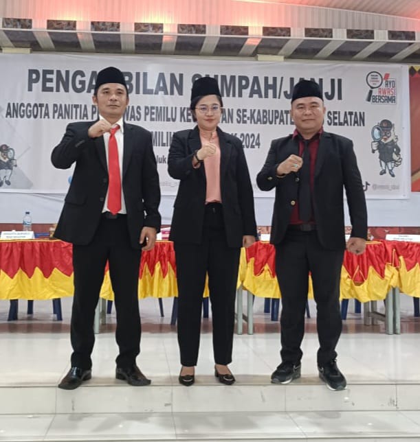 Bawaslu Nisel Lantik 105 Anggota Panwascam Pilkada Serentak 2024