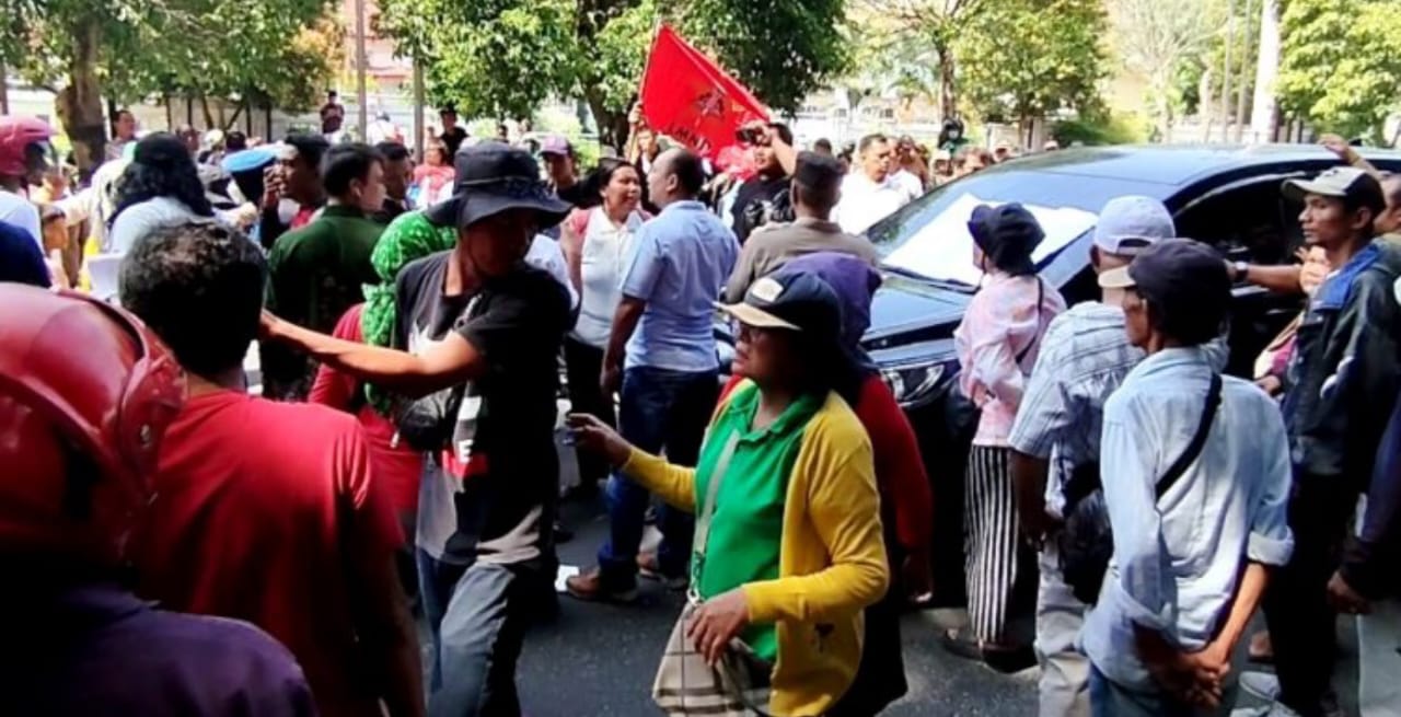 Tuding PTPN III Rampas Tanah Masyarakat, Futasi Unras Di DPRD P. Siantar