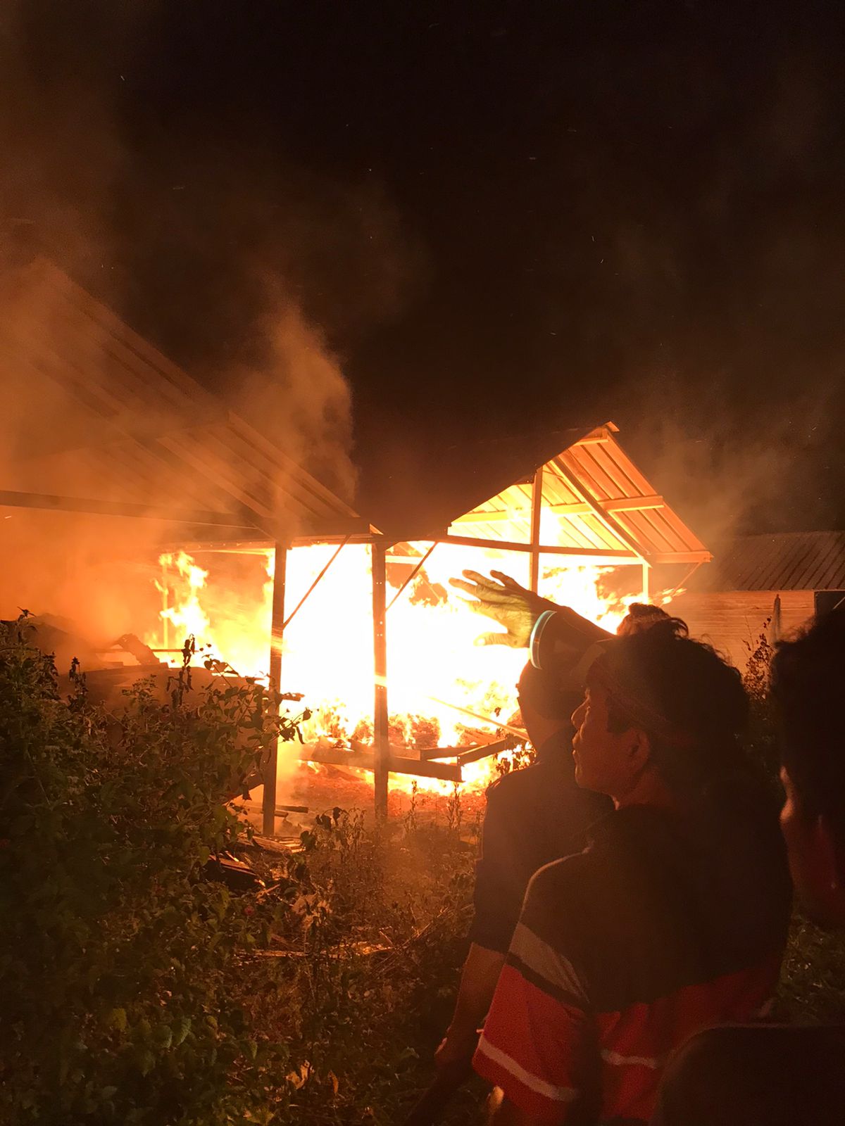 Shelter Terbakar Di Klieng Cot Aron