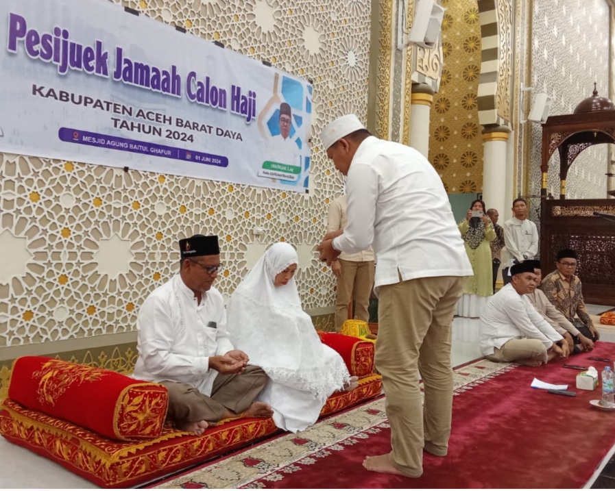 Pj Bupati Peusijuek 97 Calhaj Abdya