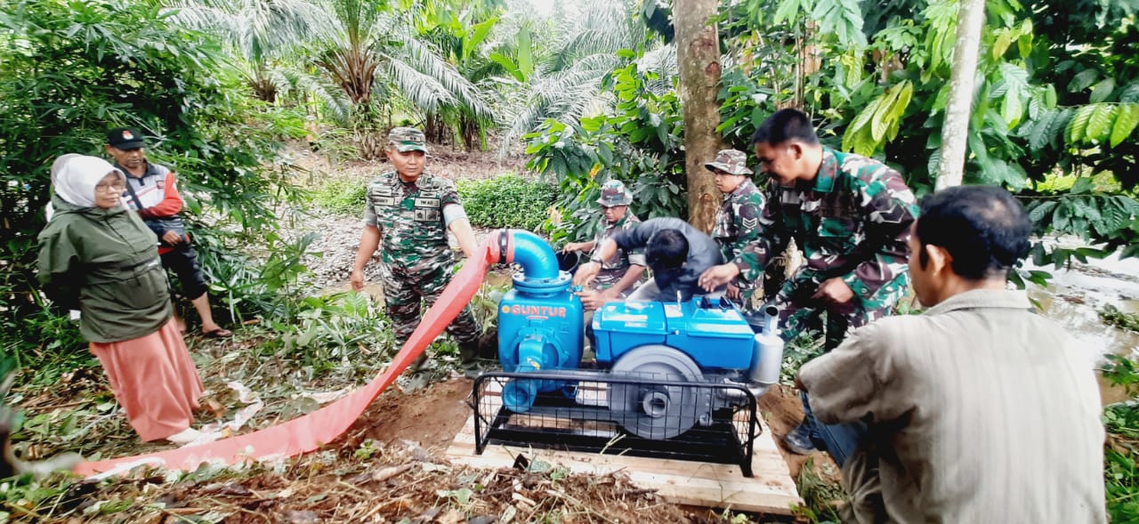 Petani Abdya Dapat Bantuan Mesin Pompa Air Kementan