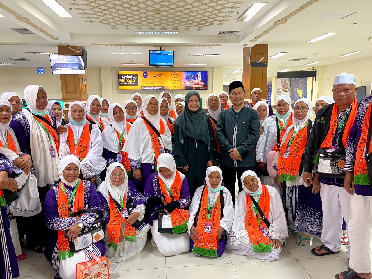 Pj Bupati Sambut Kedatangan 114 Calhaj Agara Di Bandara SIM