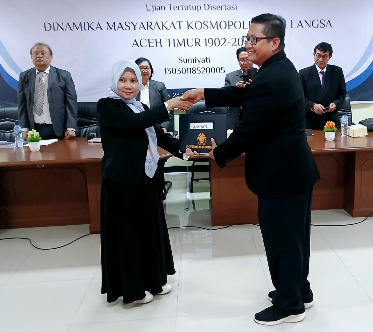 Sumiyati, Pranata Humas Pemko Langsa Raih Gelar Doktor Sejarah