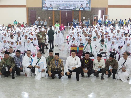 Foto-foto Rahmat Shah Lepas Jemaah Calhaj Kloter 19 Embarkasi Medan