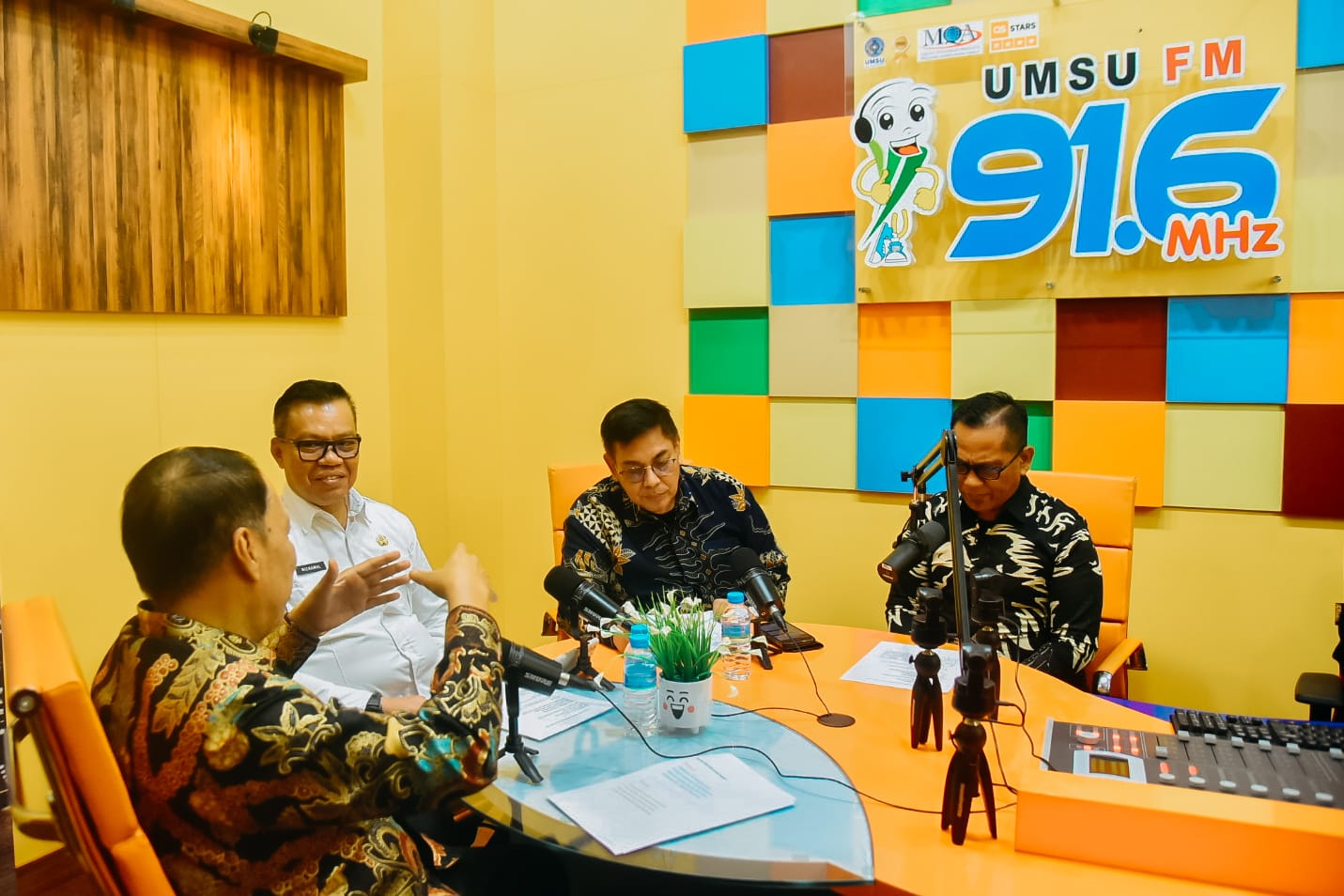 Pj Bupati Batubara Nizhamul Narsum Di Radio UMSU