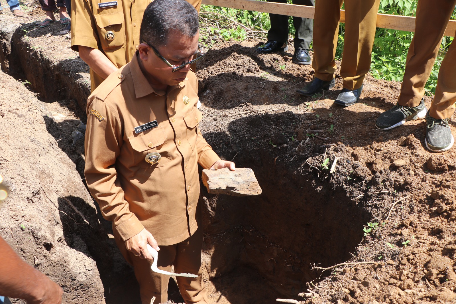Bupati Meletakkan Batu Pertama Pembangunan Gedung Taman Bacaan Desa Simatibun