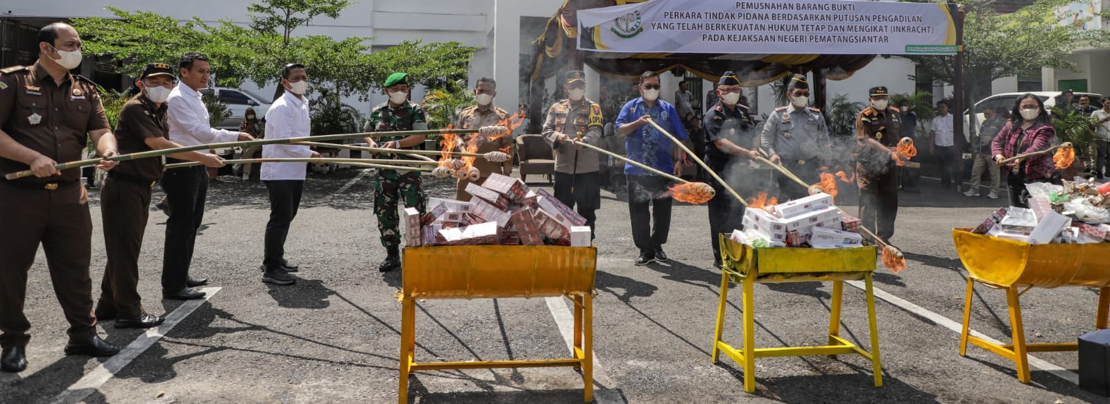 Wali Kota P. Siantar Ikut Musnahkan Barang Bukti 60 Perkara Inkrah