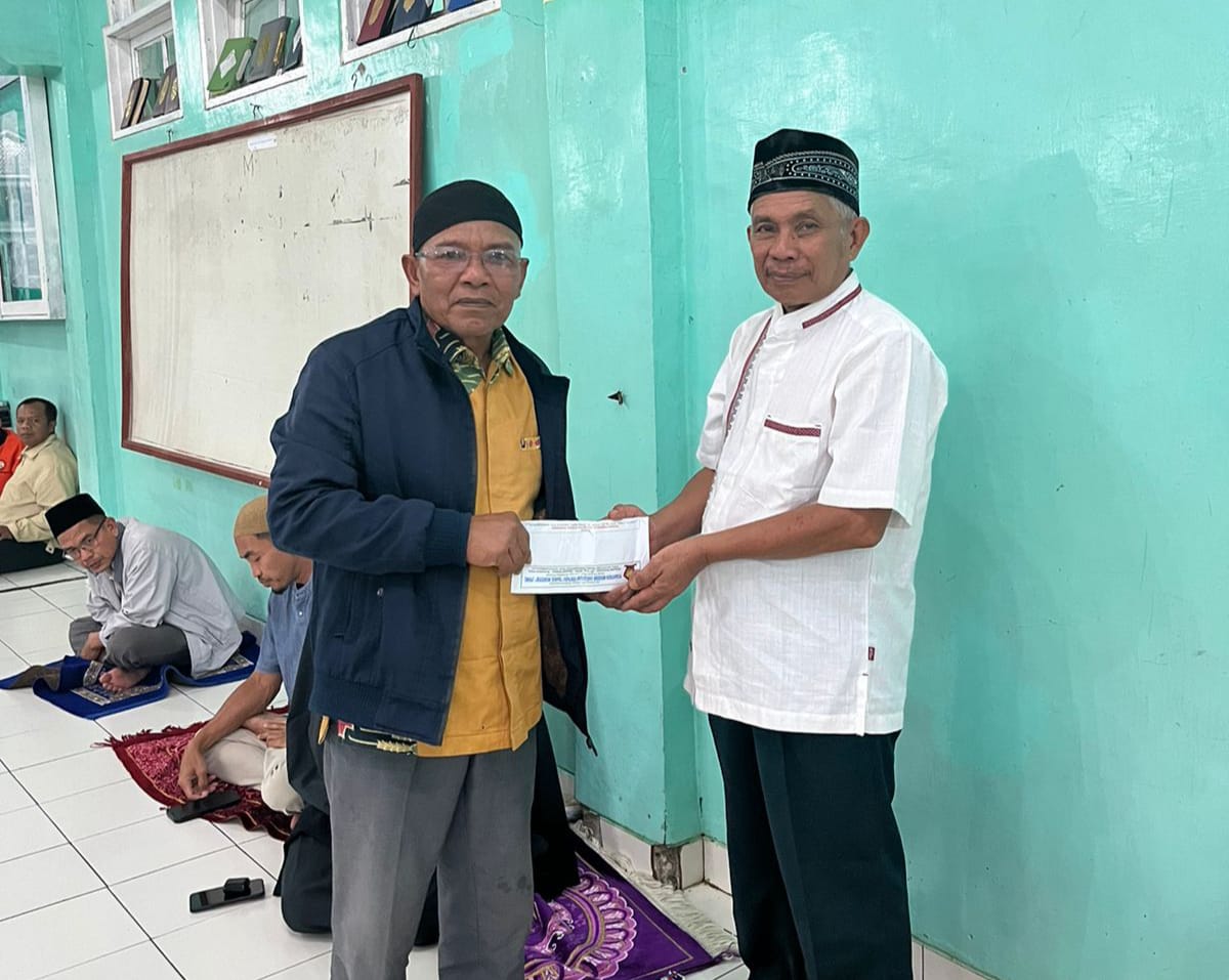 Pensiunan Karyawan Pesantren Darul Mursyid Diberangkatkan Haji