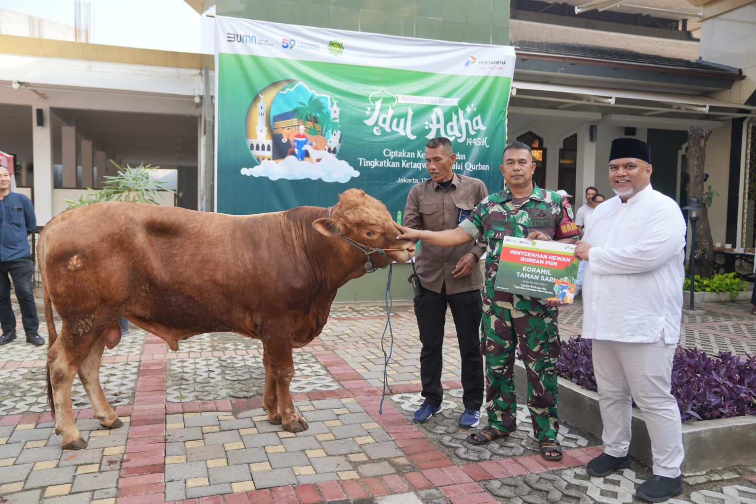 Idul Adha 1445 H, PGN Bagikan 382 Hewan Qurban Di Sekitar Wilayah Operasional