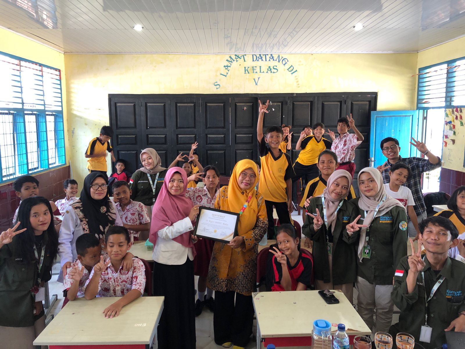 Edukasi Hidroponik Dan Cuci Tangan: Menanam Kebiasaan Sehat Di SD