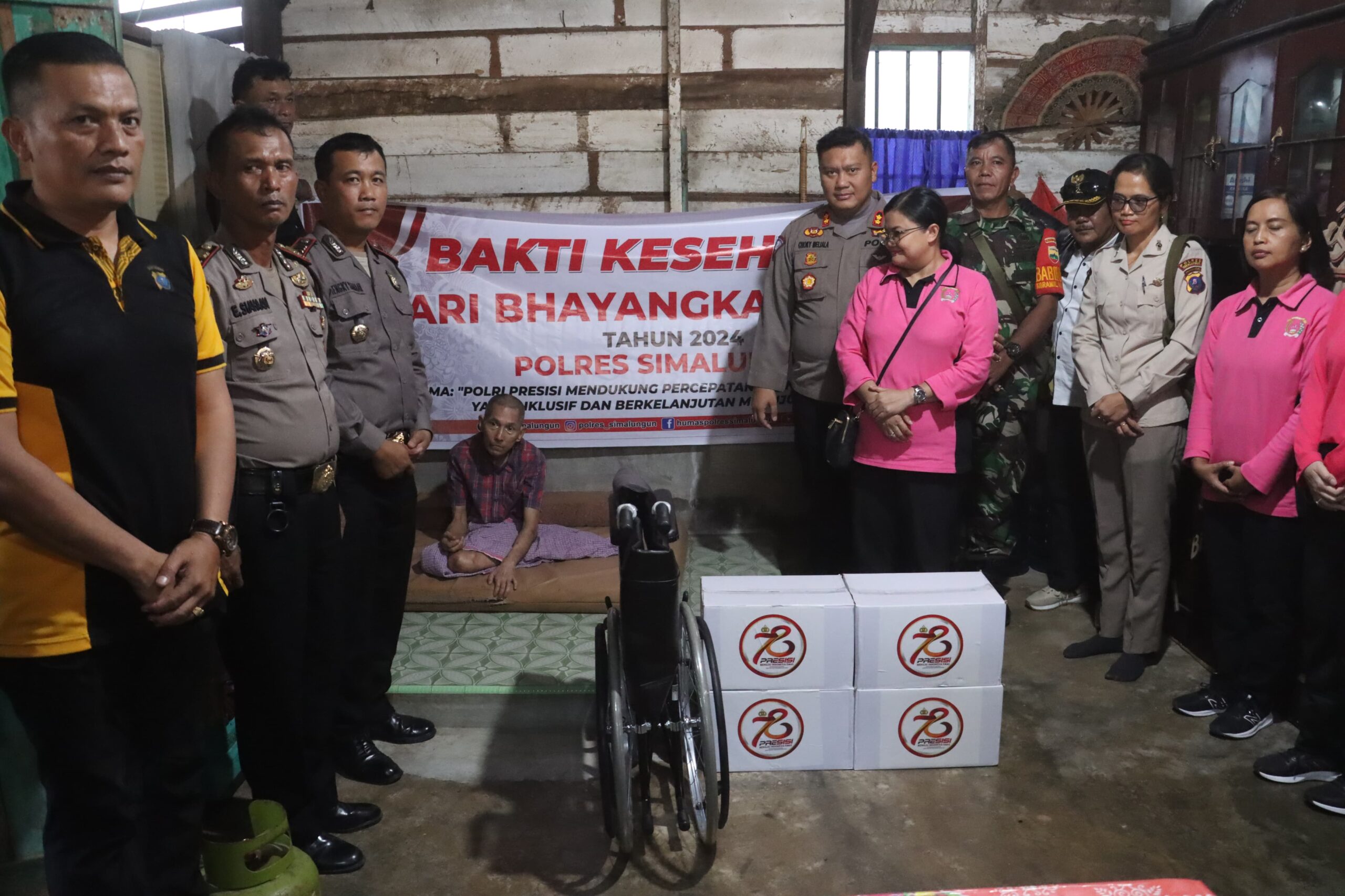 Kapolres Simalungun Serahkan Bantuan Kursi Roda Kepada Penyandang Disabilitas