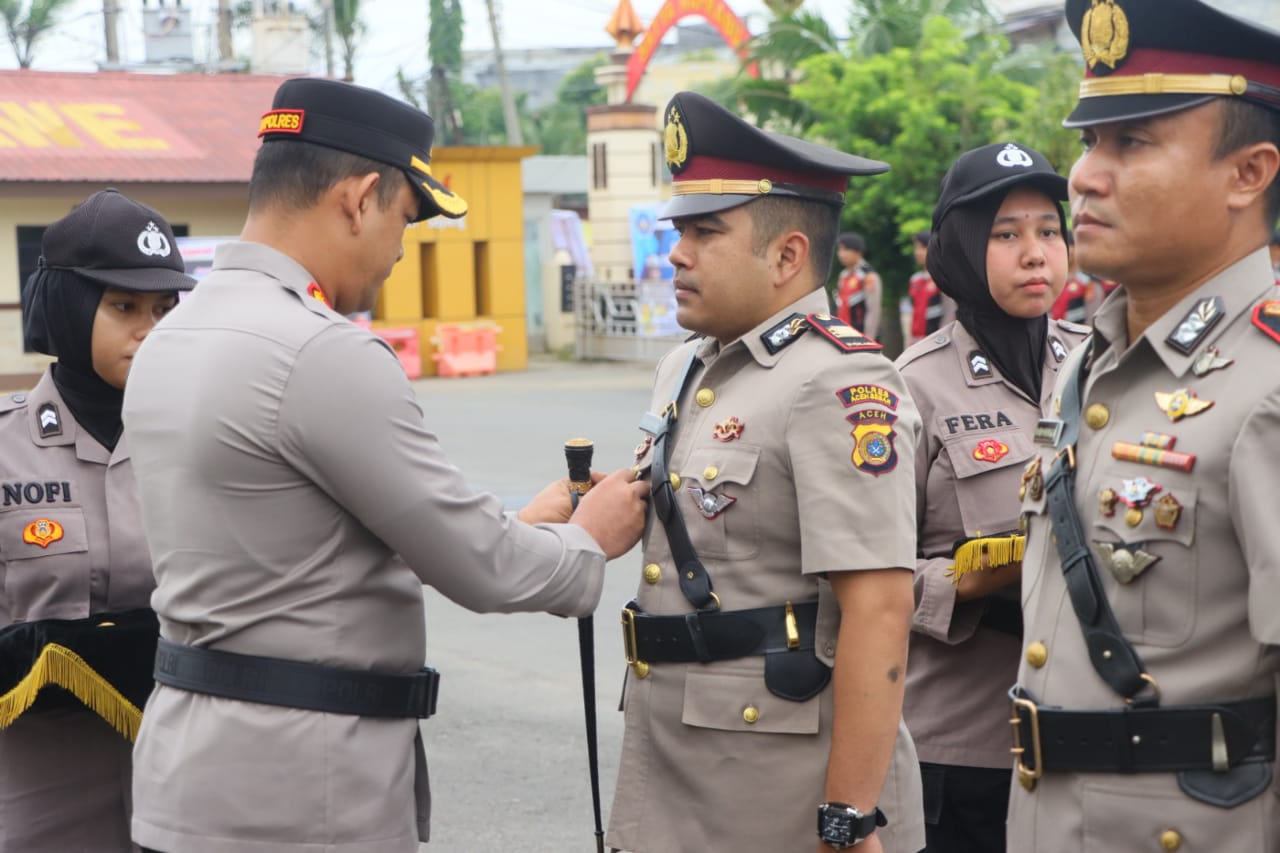 Sertijab Kasat Bersama Empat Kapolsek Lingkungan Polres Lhokseumawe