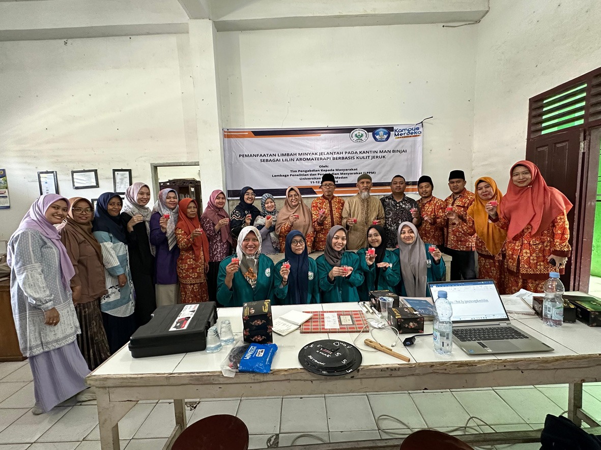 Tim PKM Unimed Gelar Pelatihan Pembuatan Limbah Minyak Jelantah Menjadi Lilin Aromaterapi