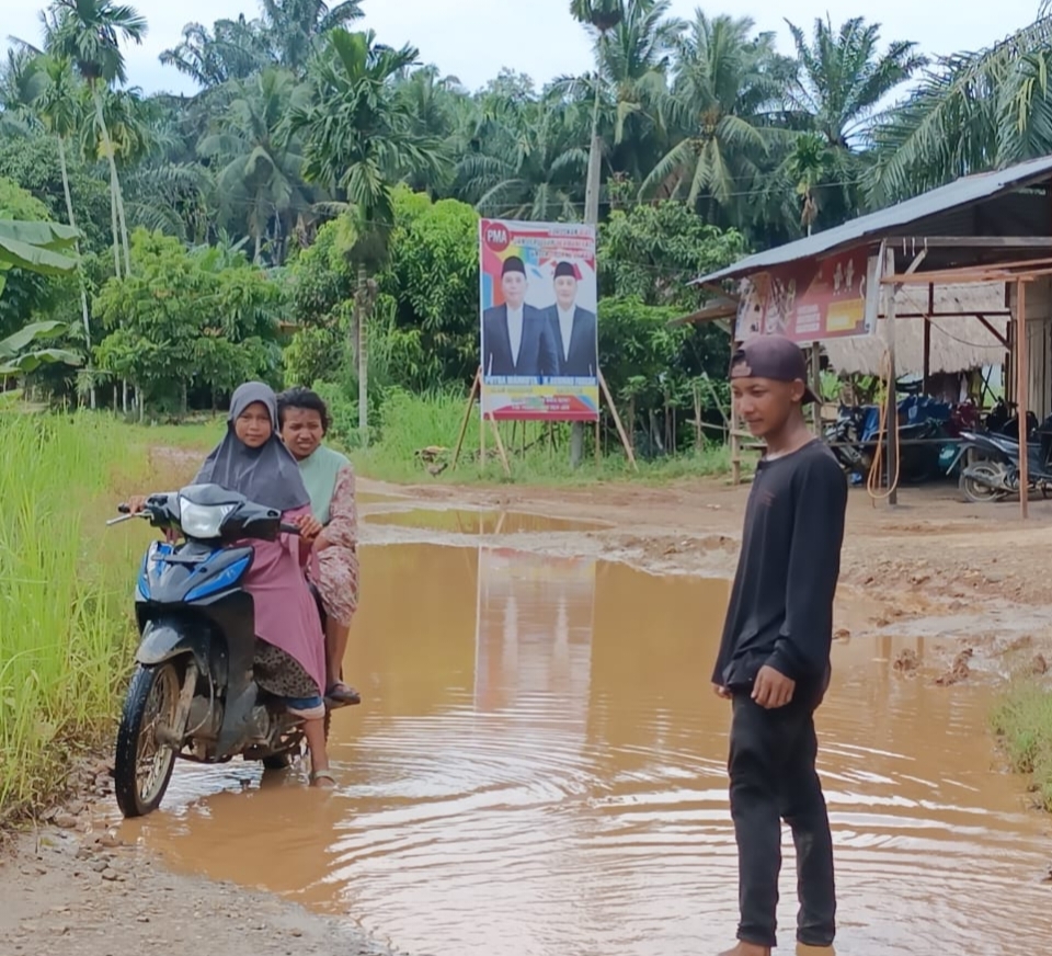 Baliho Bacalon Bupati Palas PMA-AFN Menyebar Hingga Ke Pelosok