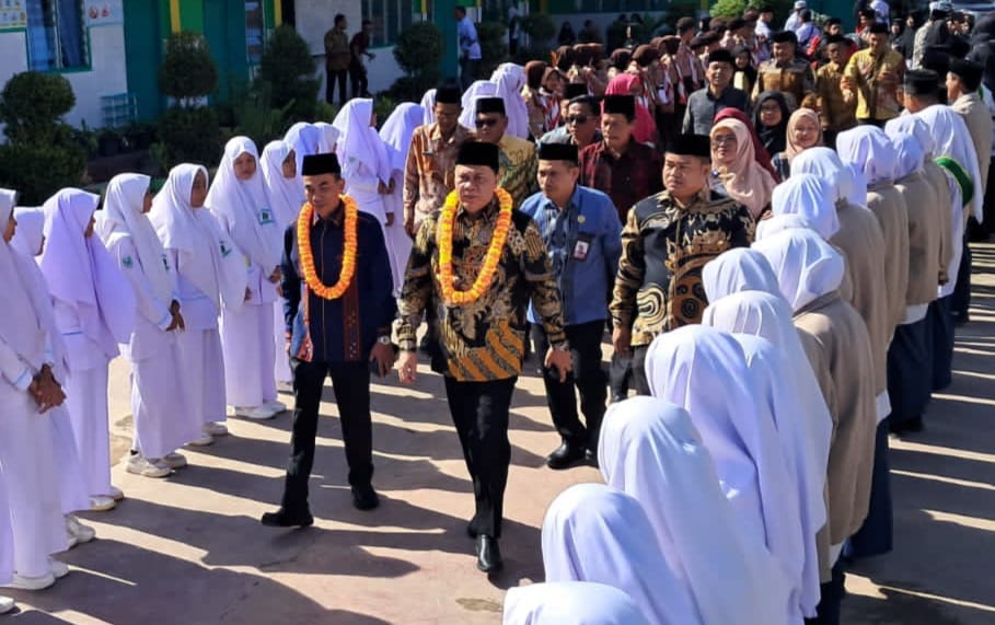 Kakanwil Kemenagsu Di MTsN 1 Padangsidimpuan, Bekerja Satu Komando
