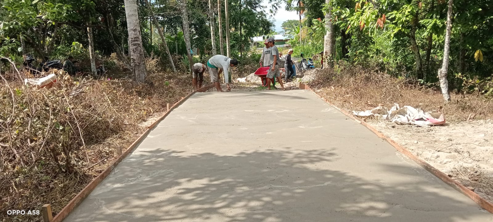 Pembangunan Jalan Rabat Beton Biak Muli Gunakan DD