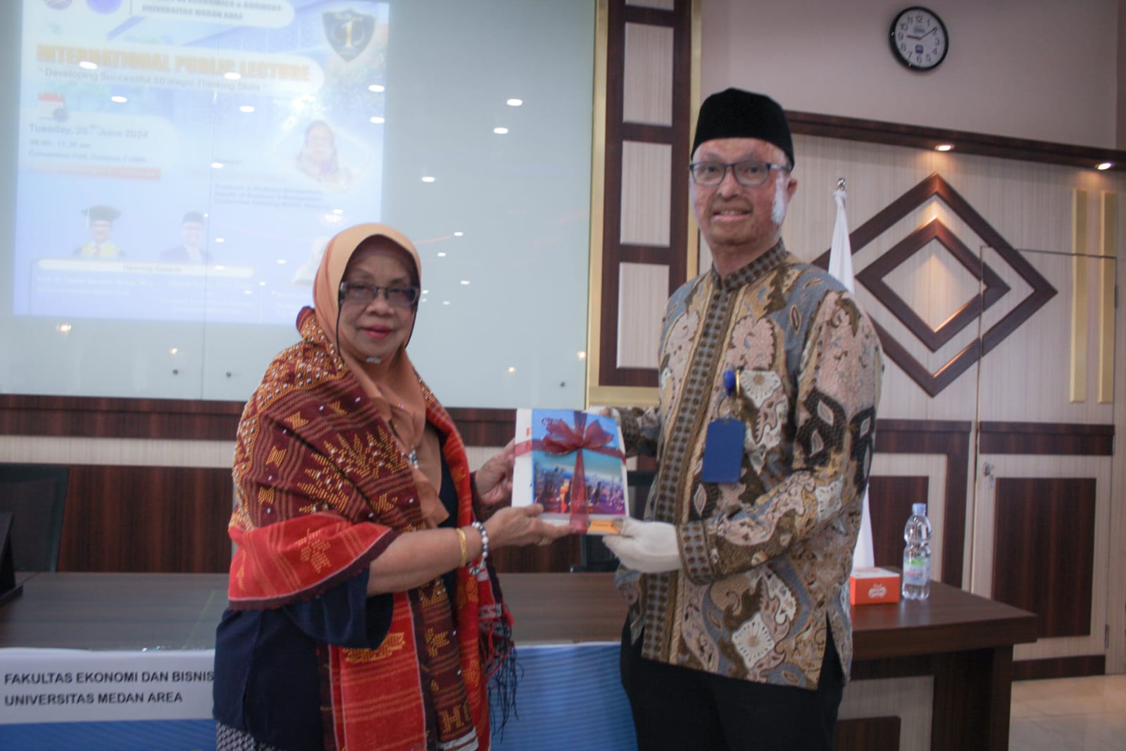 Guru Besar UT-MARA Malaysia Kuliah Umum Di FEB UMA