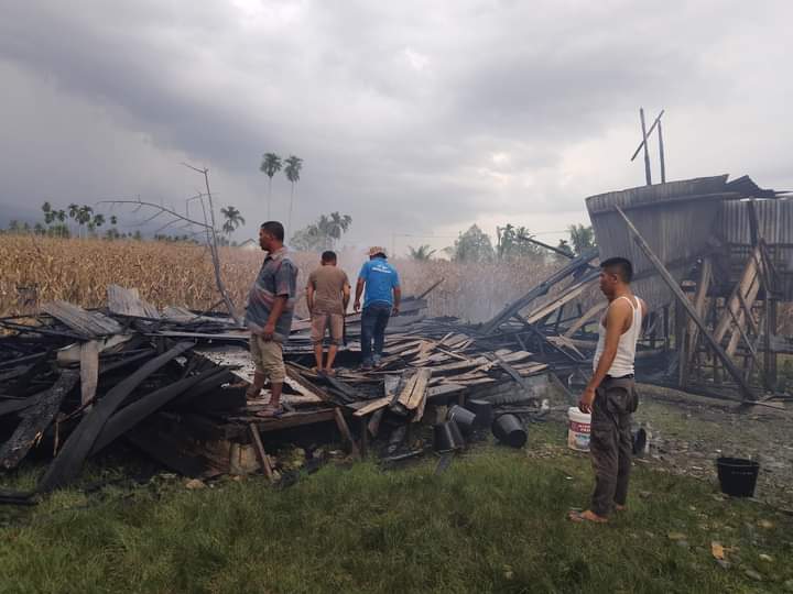 Bangunan 2 Lantai Yayasan Ponpes Darussalam Agara Hangus Terbakar