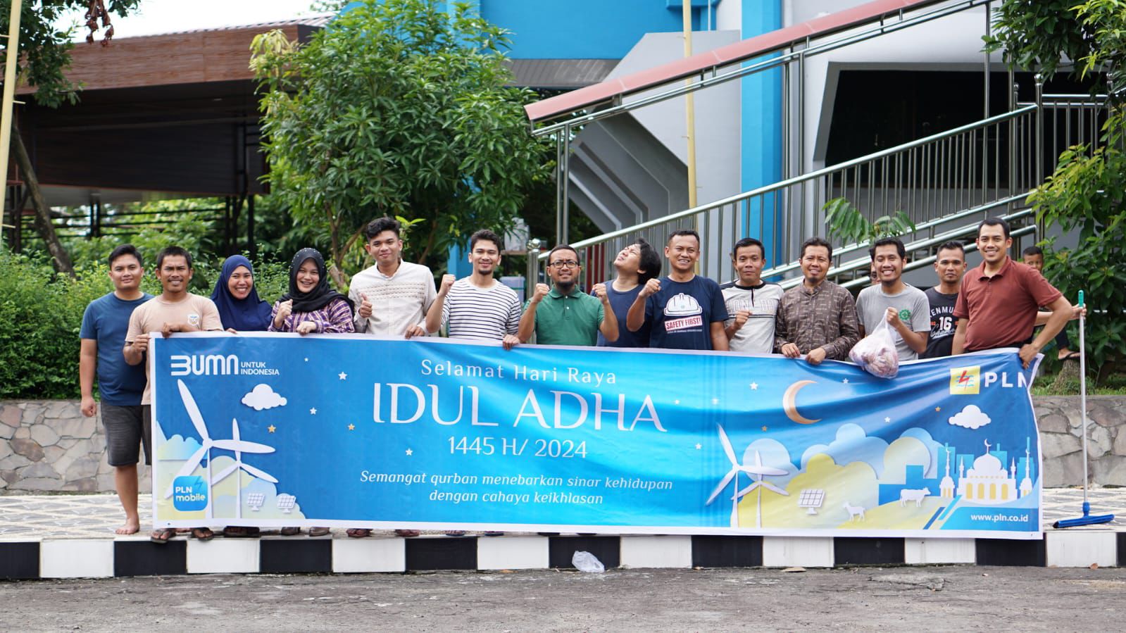 PLN UP2B Sumbagut Salurkan Paket Hewan Qurban