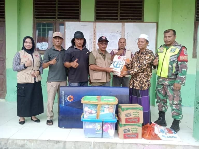 Pemkab Agara Serahkan Bantuan Ke Yayasan Darussalam