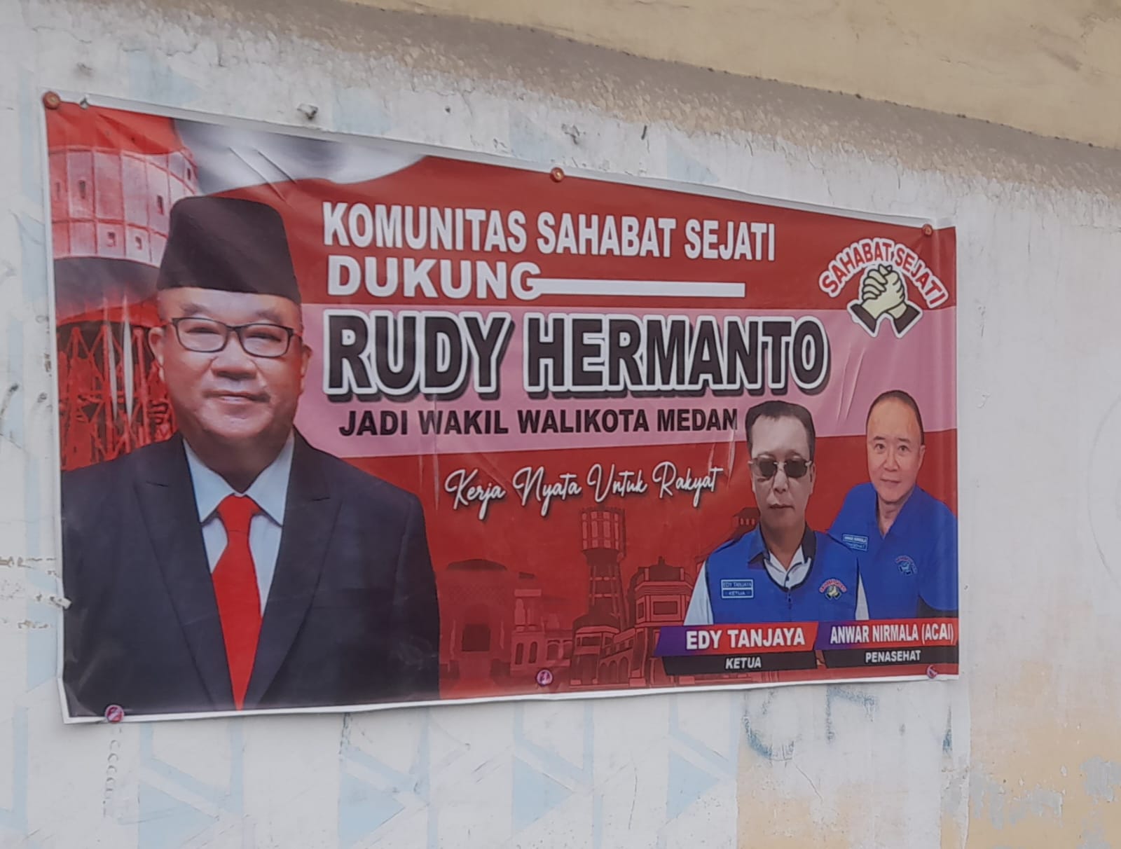 Warga Buat Spanduk Dengan Swadaya Sendiri Dukung Rudy Hermanto Bakal Calon Wakil Walikota