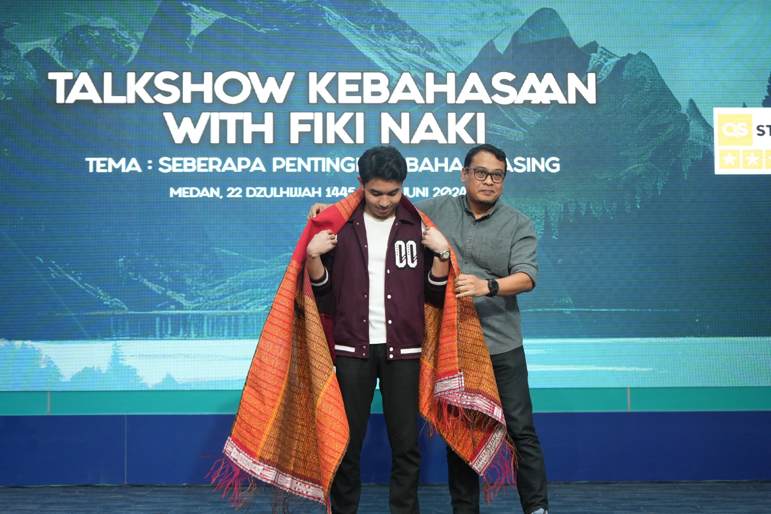 Fiki Naki Disambut Antusias Mahasiswa UMSU Berbagi Kiat Sukses Kuasai Bahasa Asing