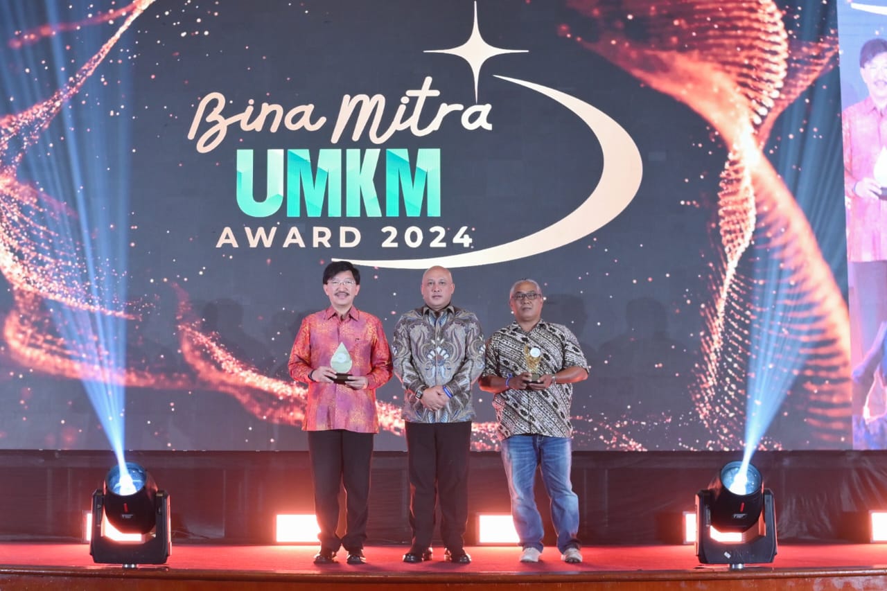 Smartfren Raih Predikat Gold dalam Bina UMKM Awards 2024 Lewat Program Teman UMKM