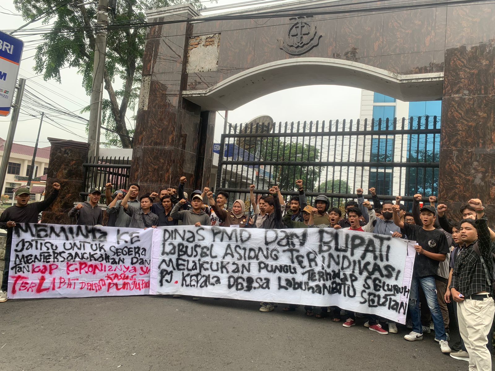 Mahasiswa Kembali Geruduk Kejatisu, Desak Periksa Dan Tersangkakan Bupati Labusel Dan Kroni-kroninya