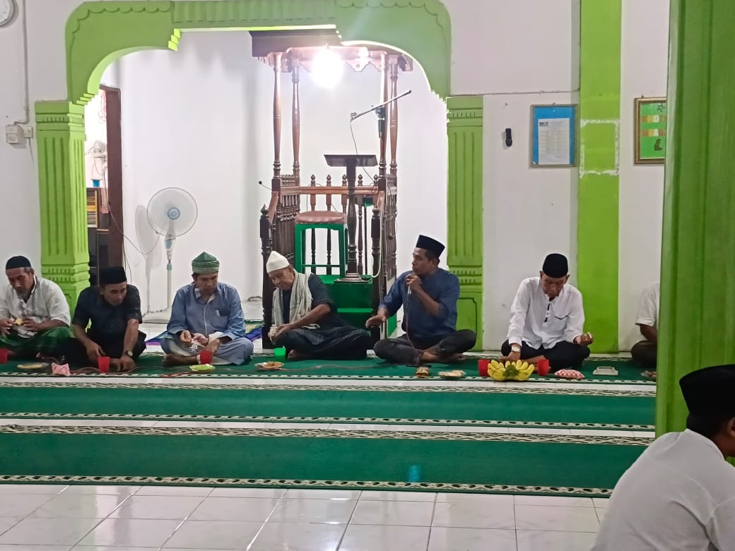 Warga Kel. Bukit Kubu Gelar Ritual Ratib Tolak Bala