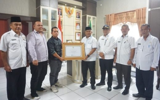 Putra Mahkota, Pengusaha Yang Turut Membantu Korban Banjir Di Batang Lubu Sutam