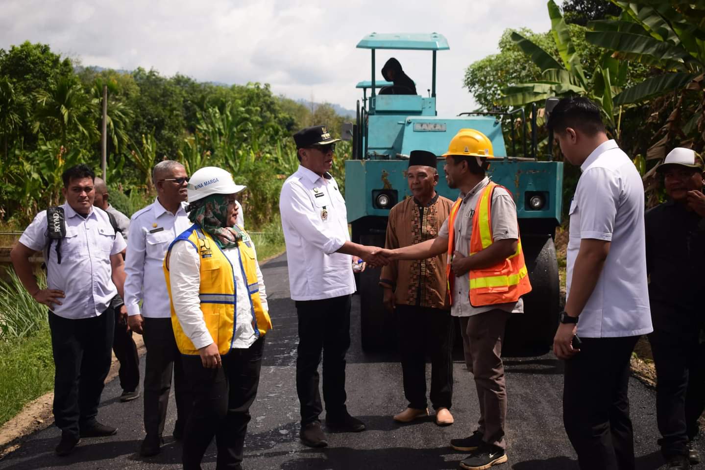 Bupati Madina Tinjau Pembangunan Jalan