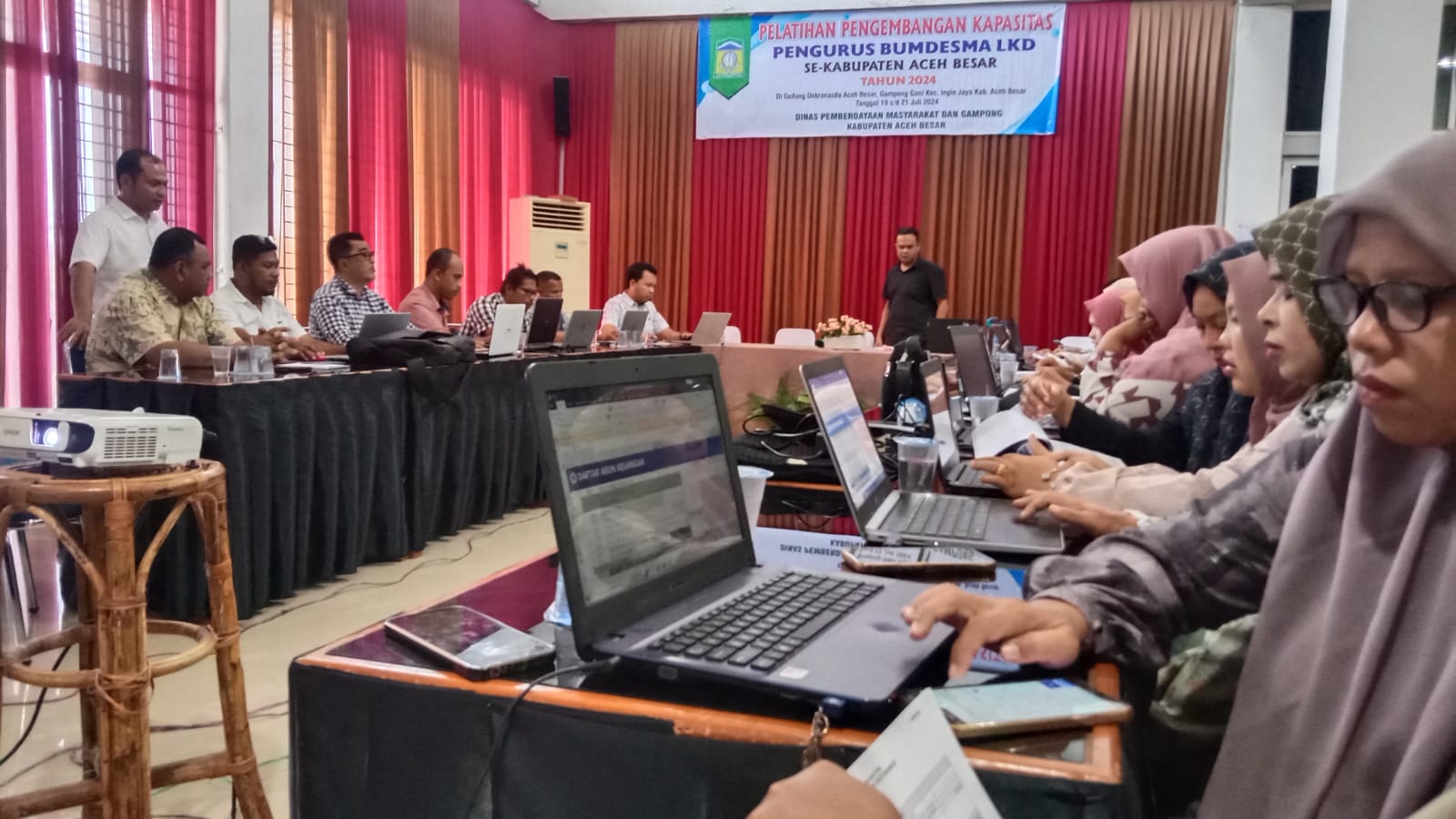 DPMG Aceh Besar Pelatihan Pelaporan Keuangan Syariah Bagi BUMDesMa LKD