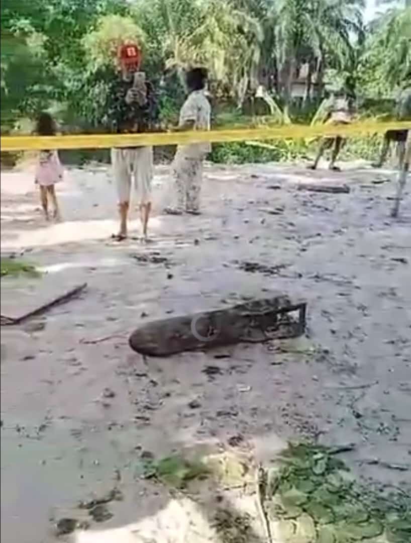 Cari Besi Temukan Bom Di Sungai Tanjung