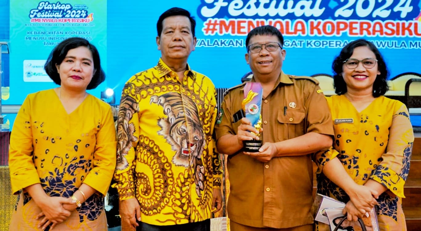 Bupati Simalungun Terima Penghargaan Tokoh Penggerak Koperasi Tingkat Sumut
