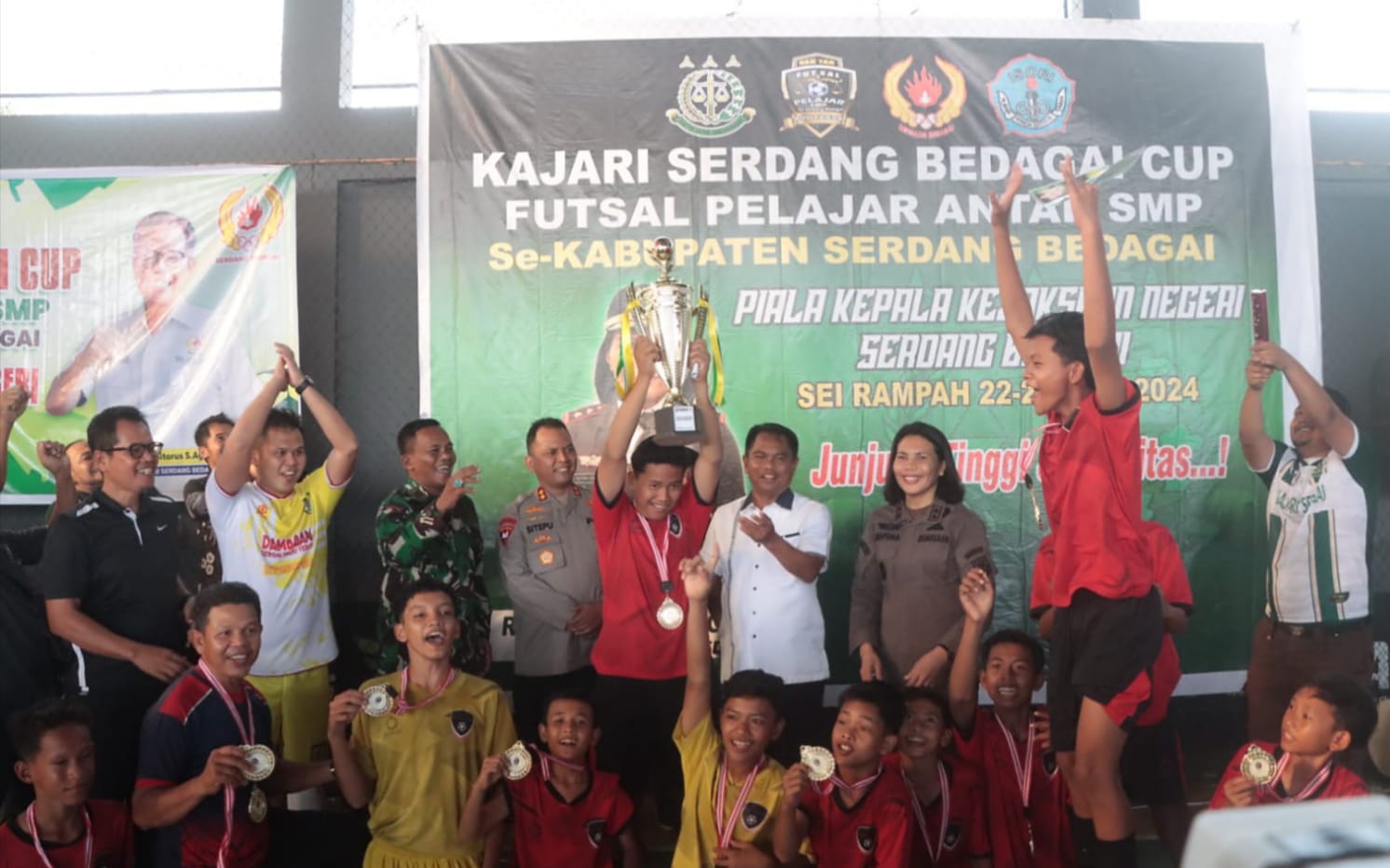 MTs Islamiyah Dolok Masihul Juarai Turnamen Futsal Kajari Sergai Cup