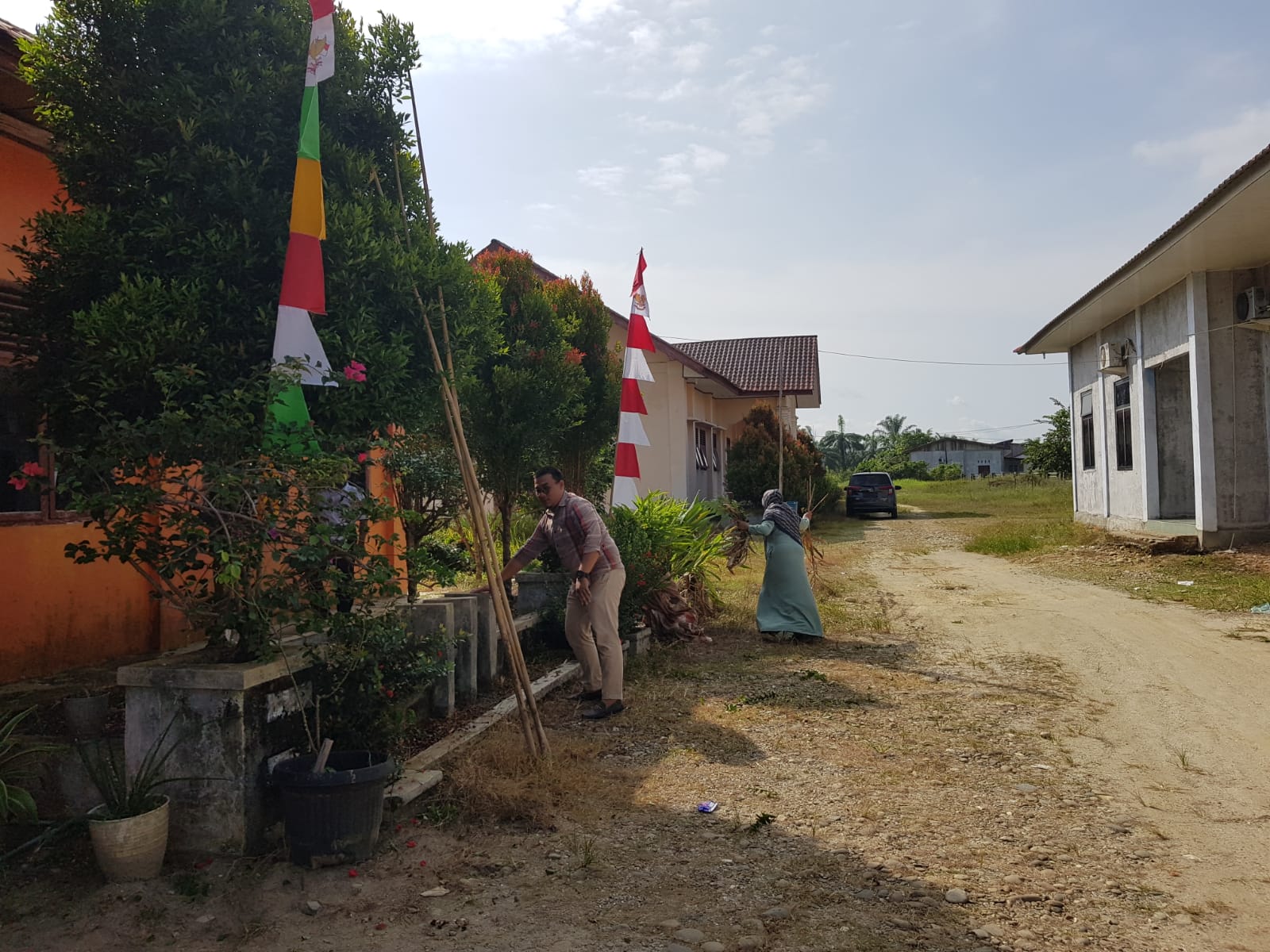 Gotong Royong Pemasangan Umbul-umbul Dan Bendera Mulai Di Subulussalam
