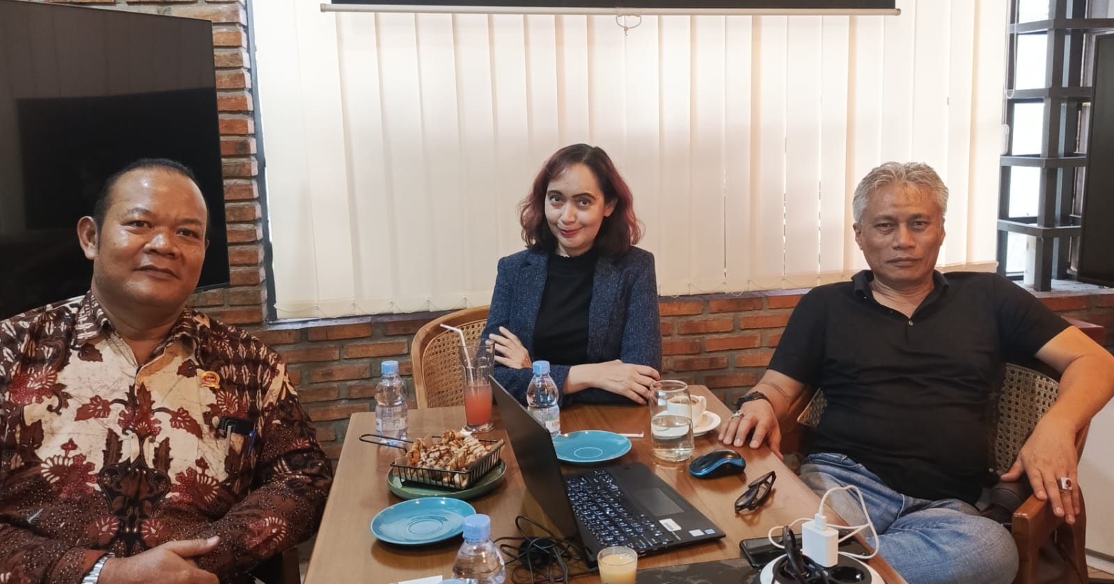 Diskusi Analisis Perkembangan Kasus Siswa Kelas VIII Diberhentikan Sepihak Oleh Sampoerna Academy Medan