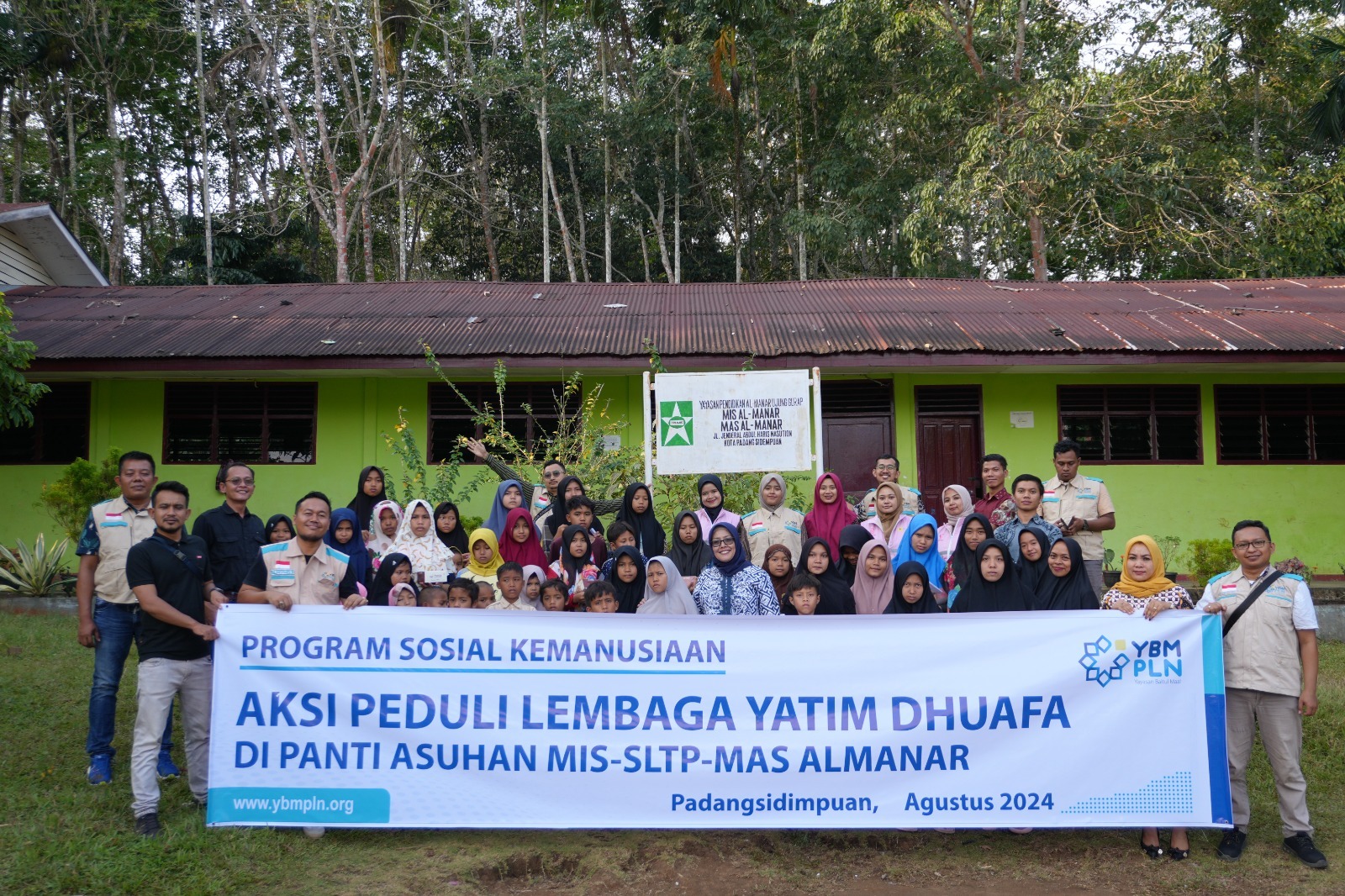 Srikandi PLN Bersama YBM PLN Tebarkan Senyum Anak Yatim Dhuafa