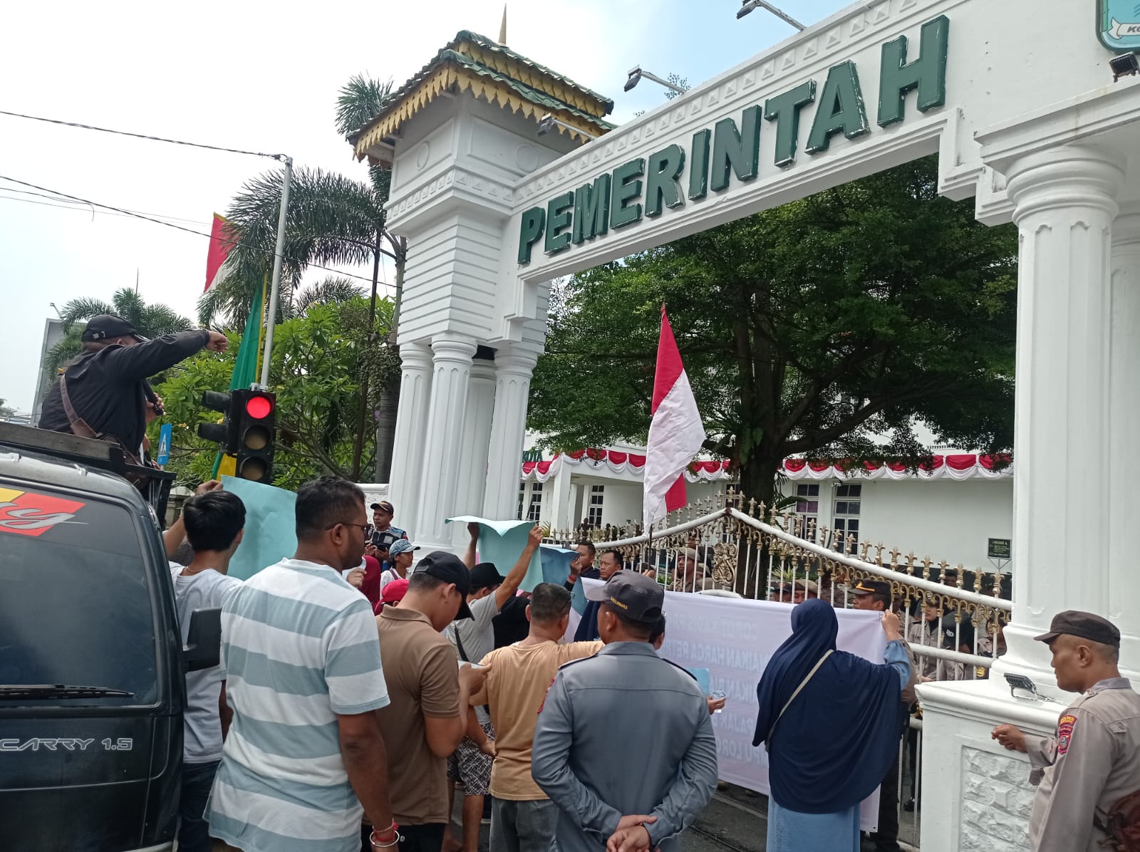 Pedagang Pasar Tavip Binjai Demo